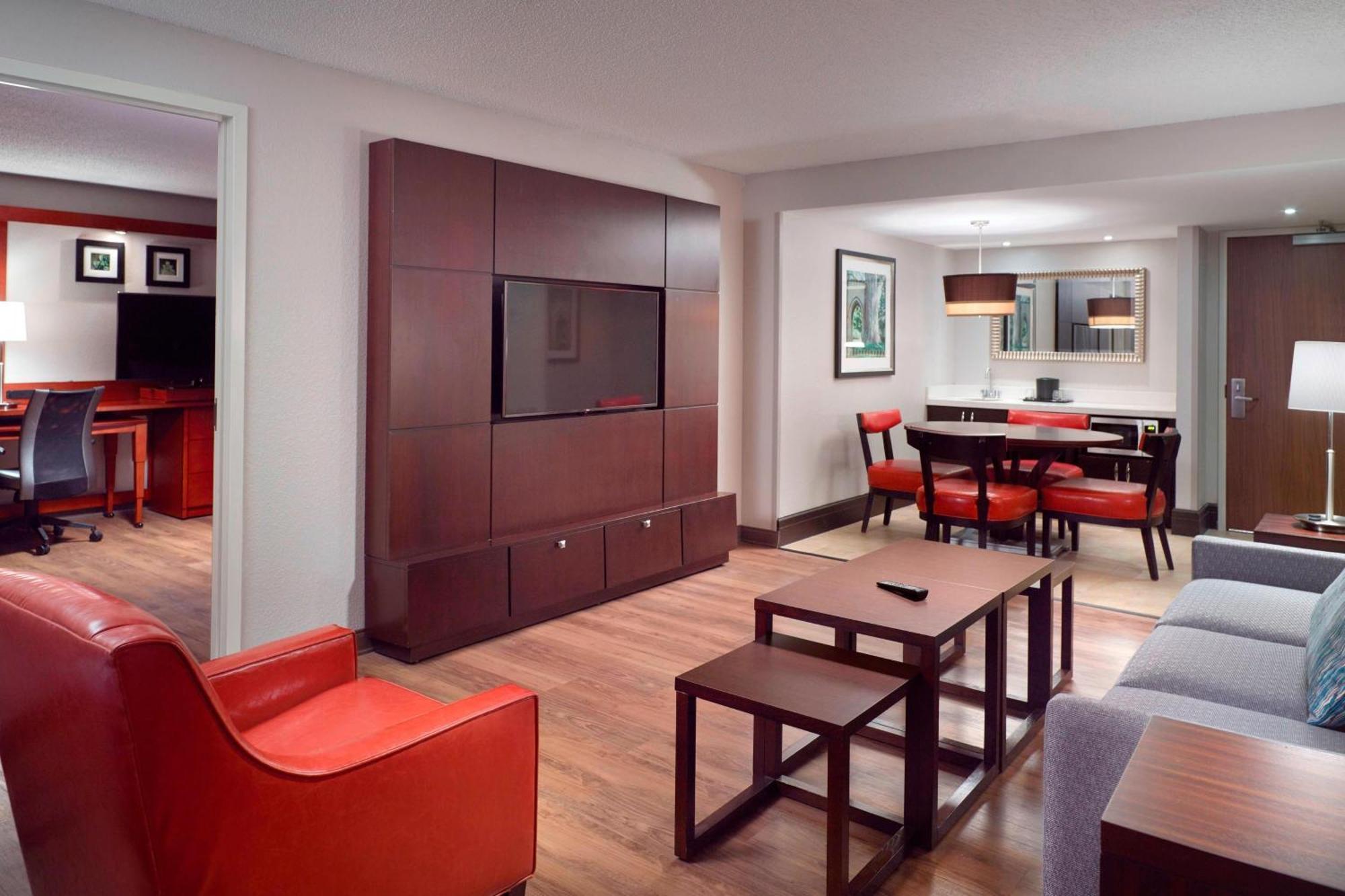 Courtyard Atlanta Decatur Downtown/Emory Hotell Eksteriør bilde